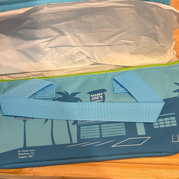Trader Joe's Blue Insulated Bag - Picture 1 of 2
